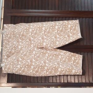 Women's Paisley Print Capris